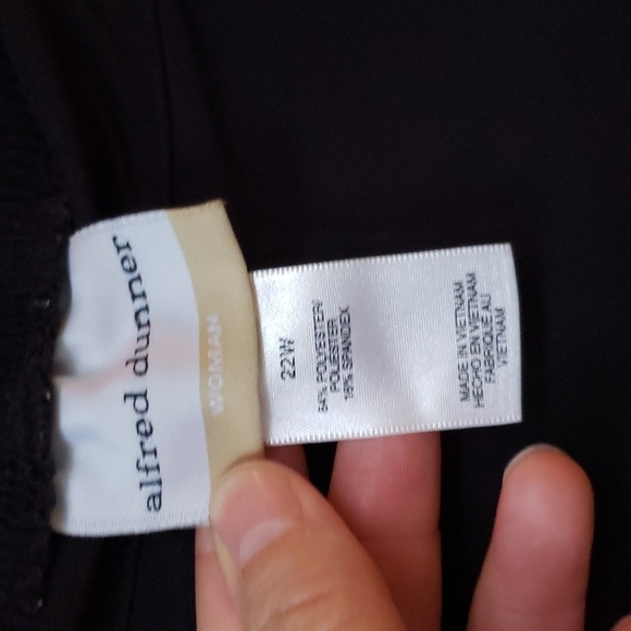 ALFRED DUNNER Plus Size 22W Black Capri Flower accent - Picture 3 of 4